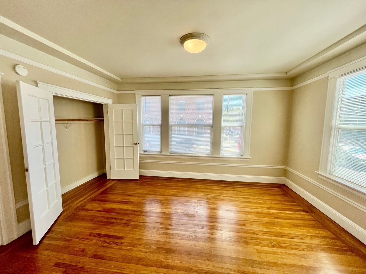 497 6th Ave - Photo 3 of 10