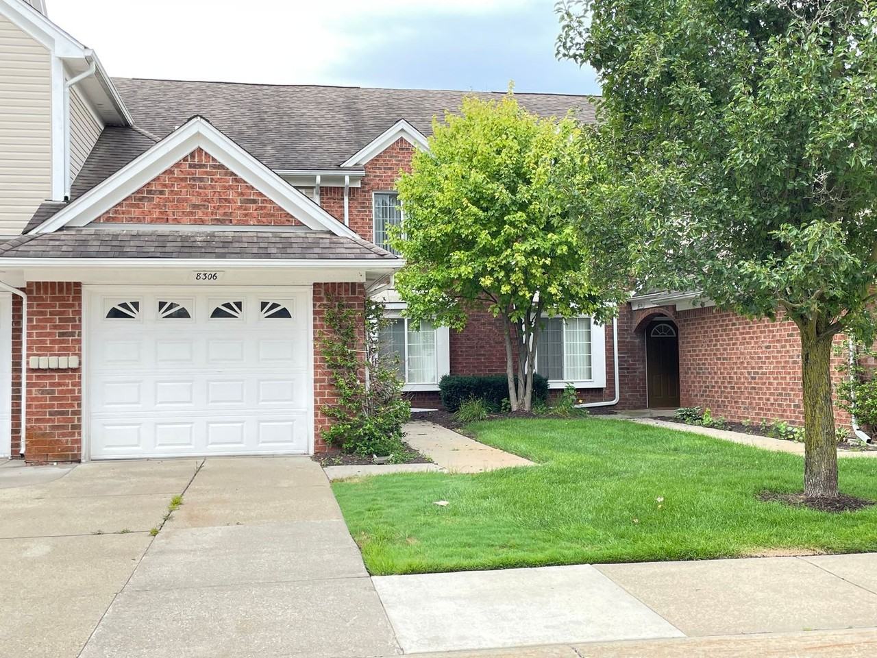 8306 N Annsbury Cir - Photo 2 of 26
