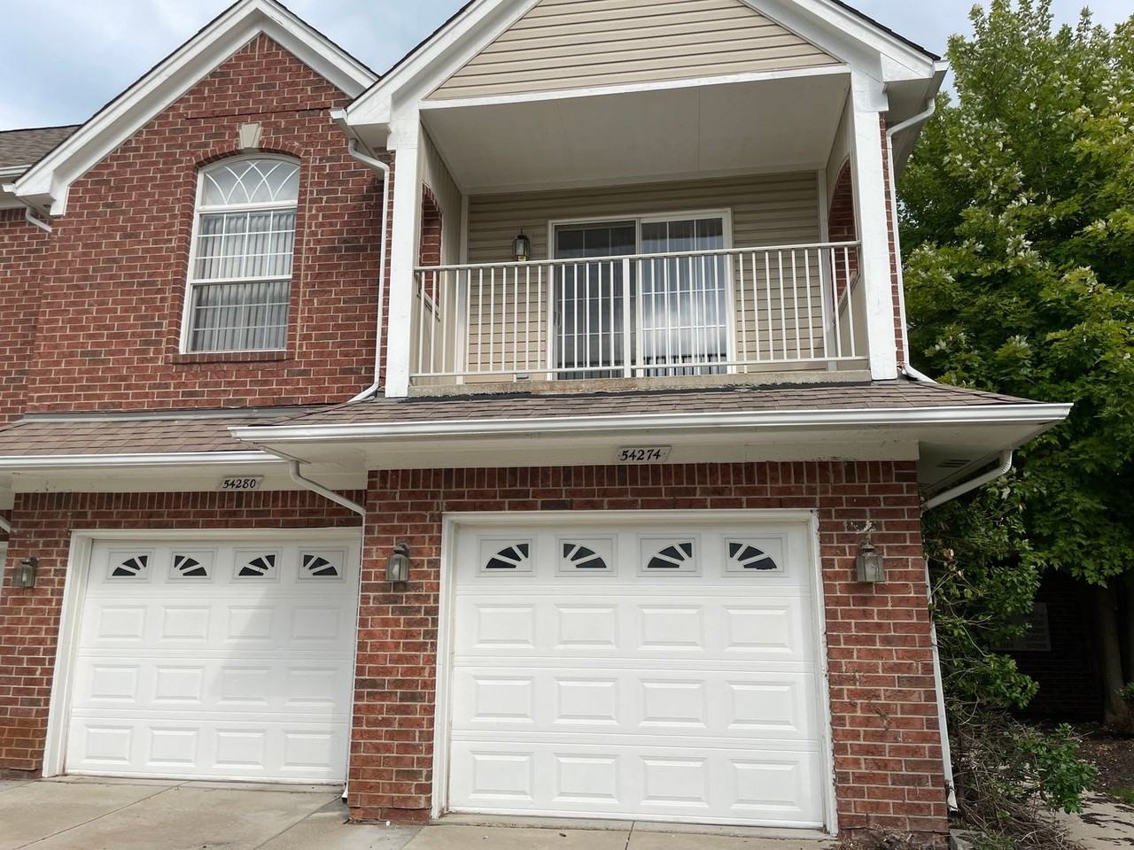 54274 E Annsbury Cir - Photo 2 of 36