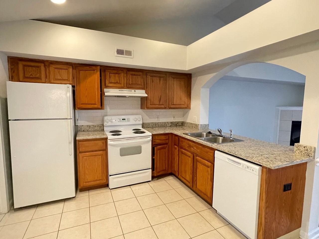 54274 E Annsbury Cir - Photo 4 of 36