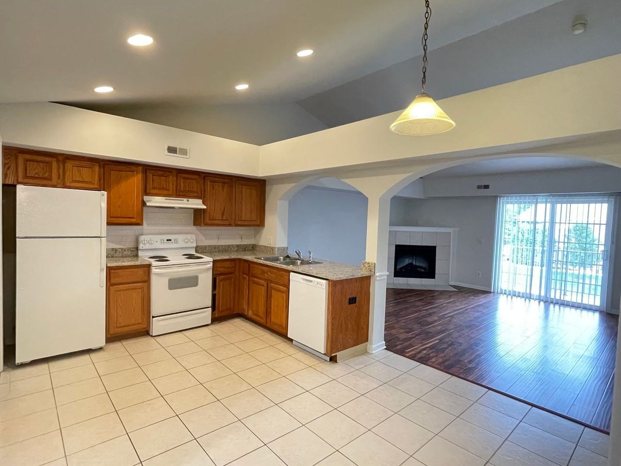 54274 E Annsbury Cir - Photo 6 of 36