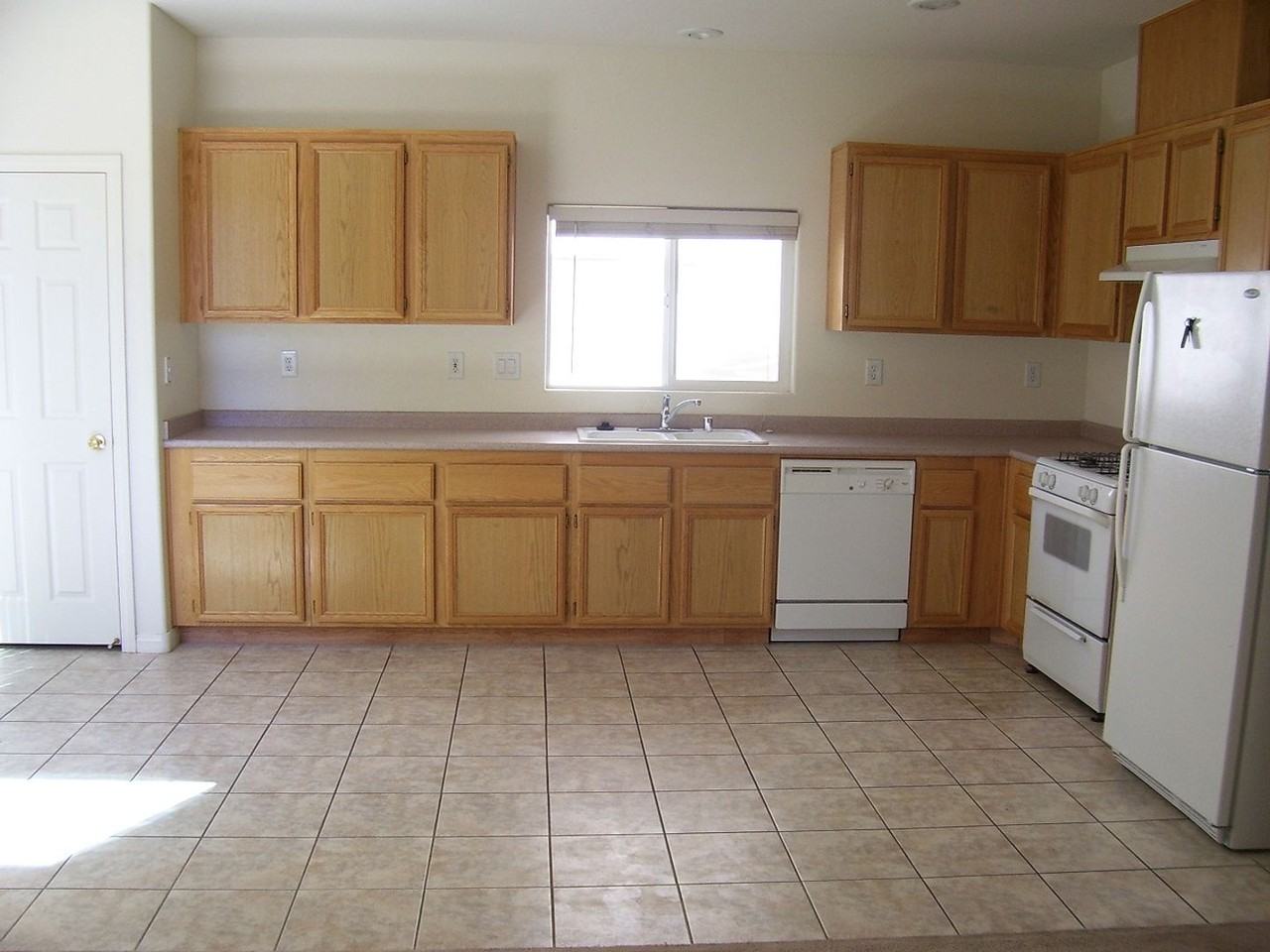 6539 Sunset Pines St - Photo 2 of 18