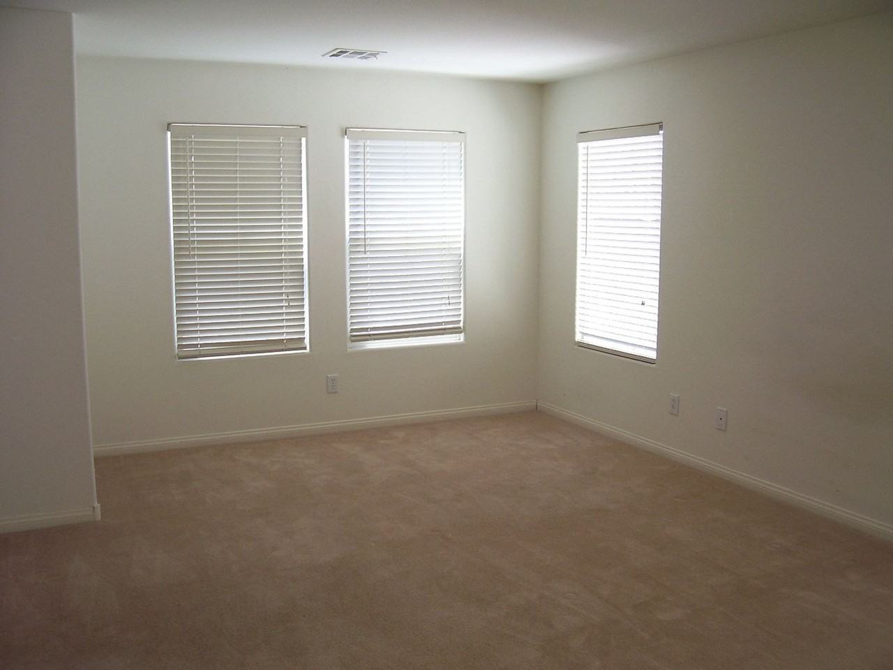 6539 Sunset Pines St - Photo 5 of 18