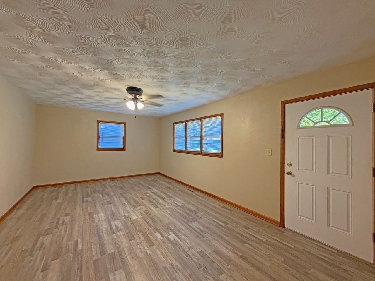 925 S Link Ave - Photo 2 of 10