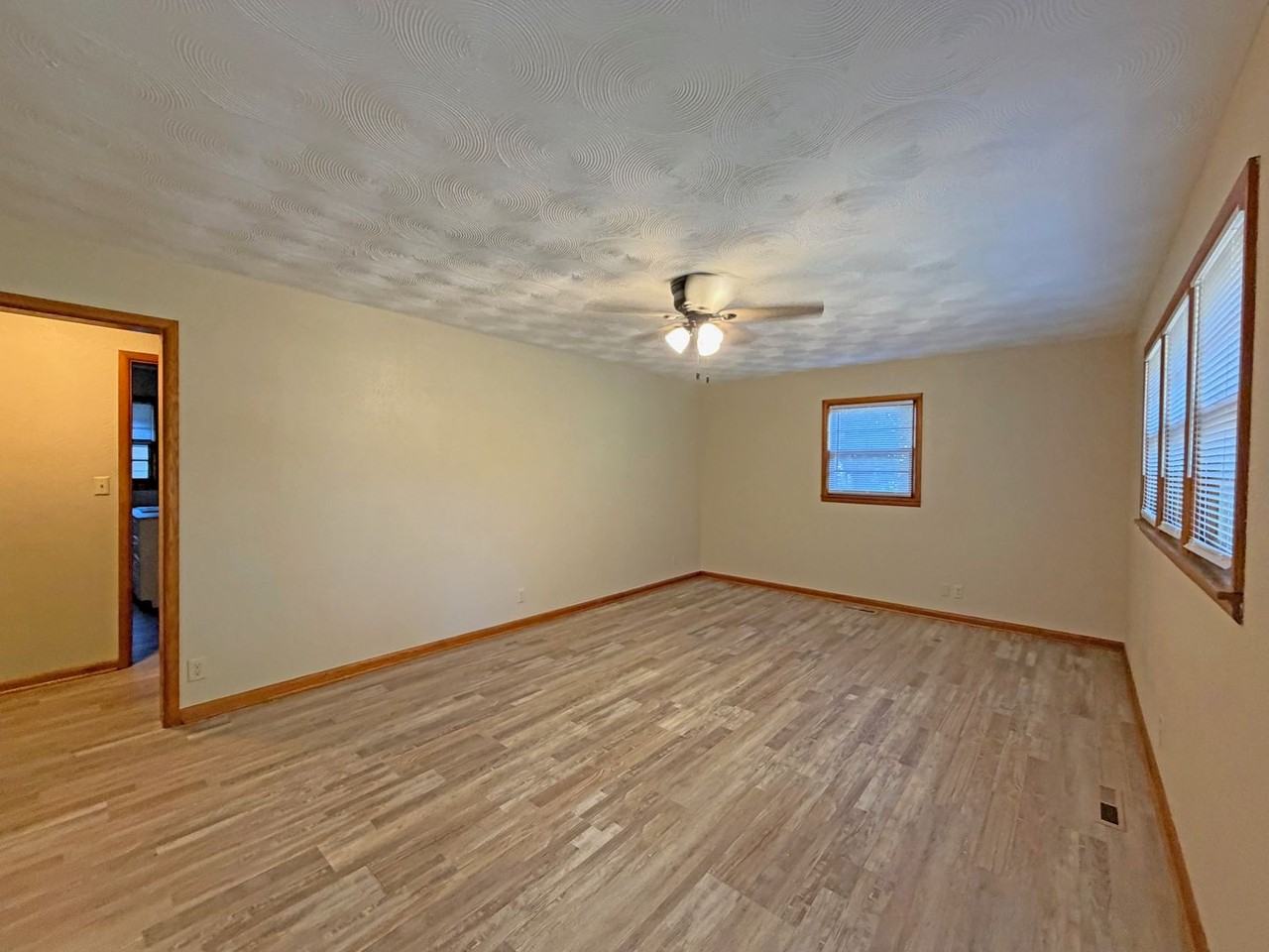925 S Link Ave - Photo 3 of 10