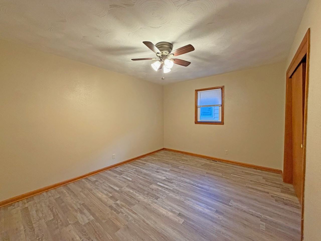 925 S Link Ave - Photo 7 of 10