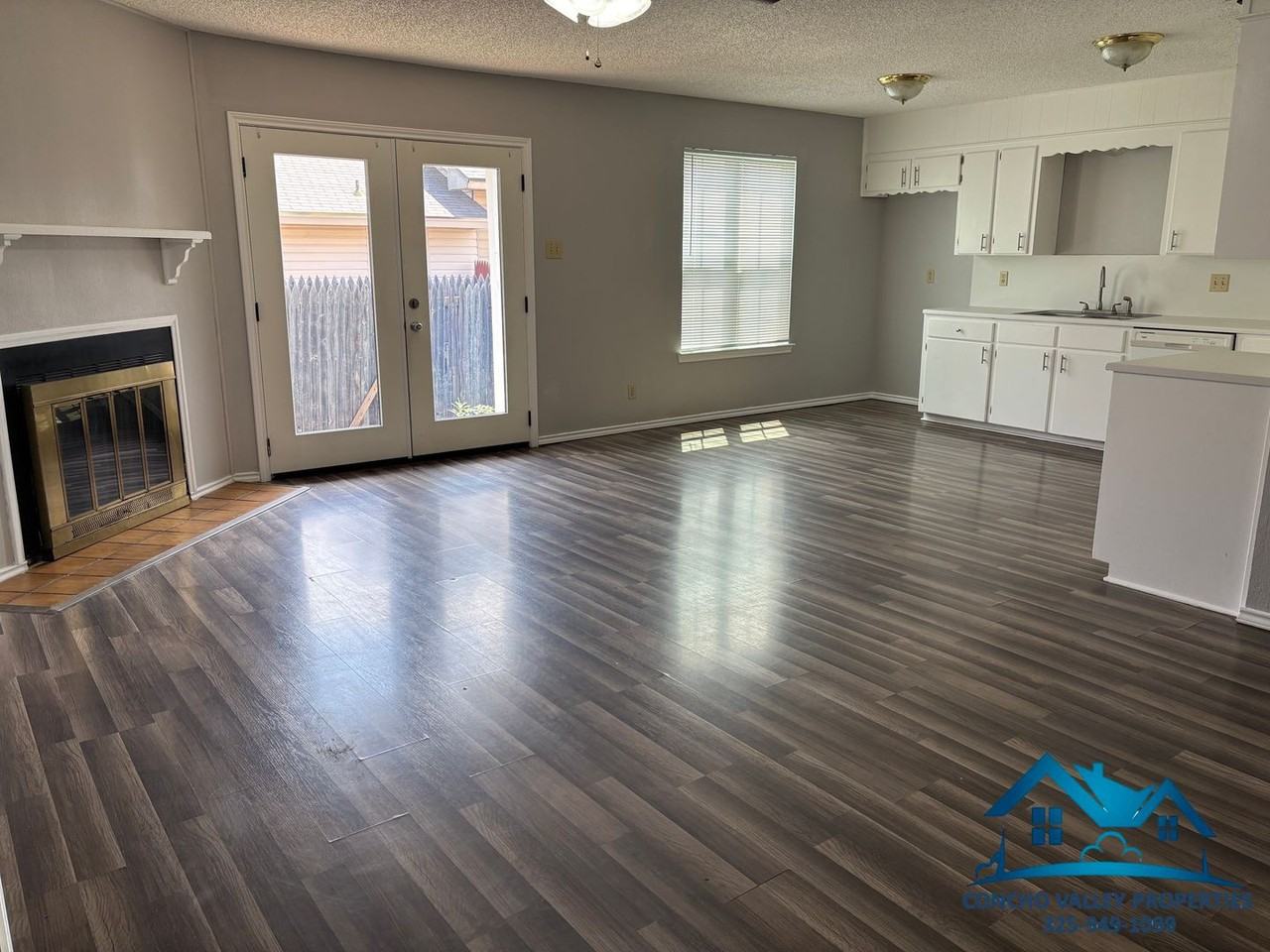 1016 Glenna St - Photo 3 of 15