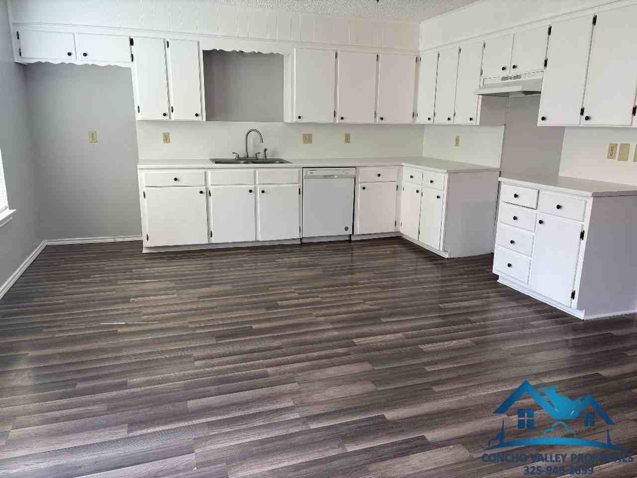 1016 Glenna St - Photo 5 of 15
