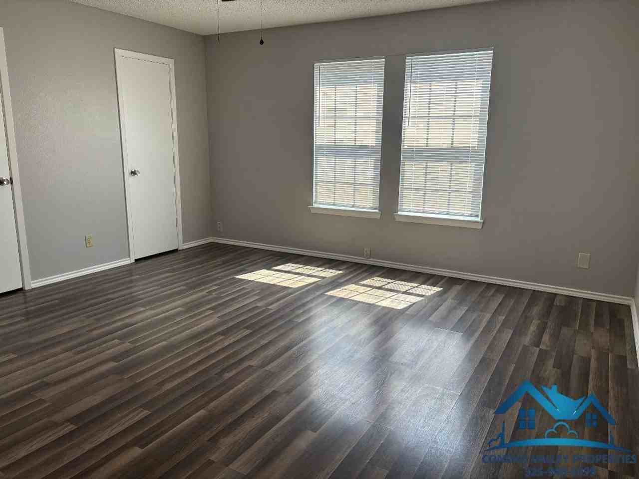 1016 Glenna St - Photo 6 of 15