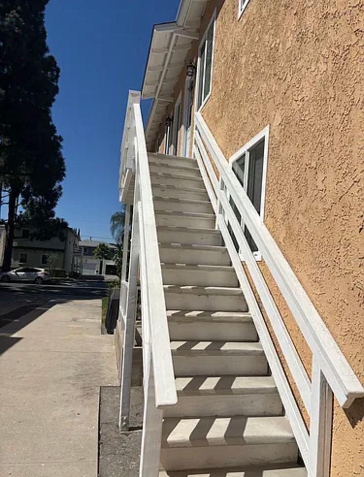 4126 W Toluca Lake Ave - Photo 5 of 11