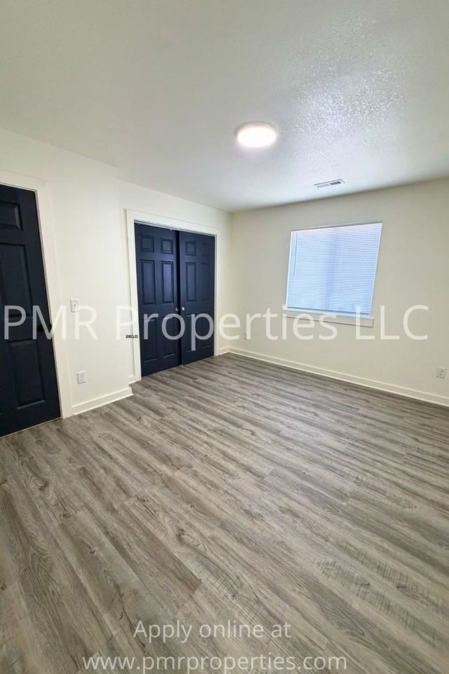 915 S 15th St - Photo 3 of 9