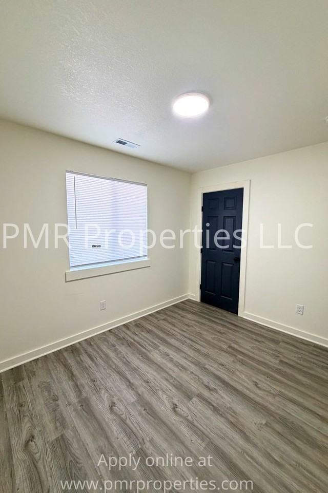 915 S 15th St - Photo 6 of 9