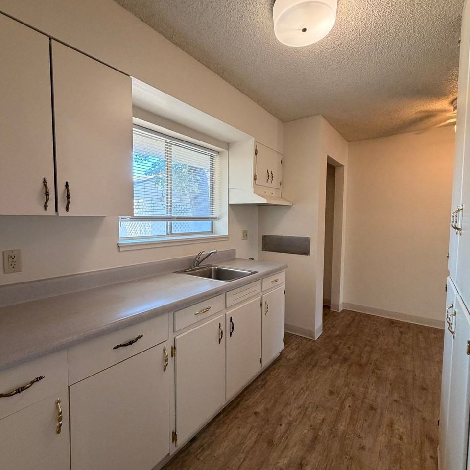 Neighborhood Manor - Photo 4 of 24