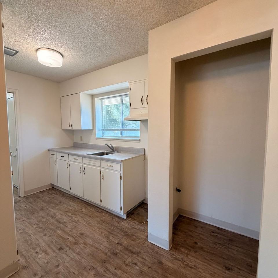 Neighborhood Manor - Photo 5 of 24