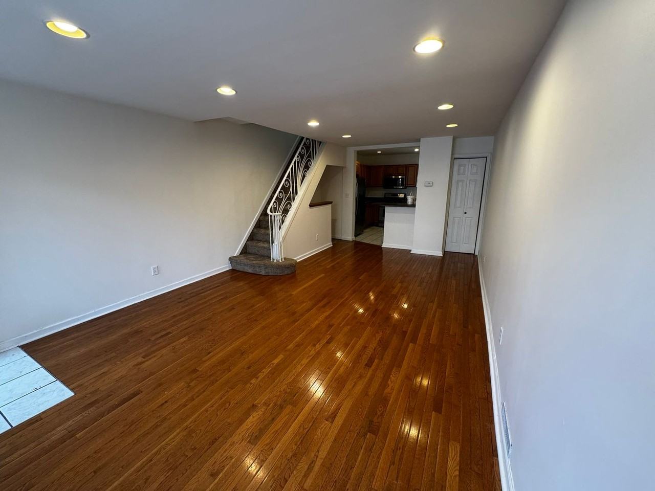 2544 S Sartain St - Photo 2 of 24