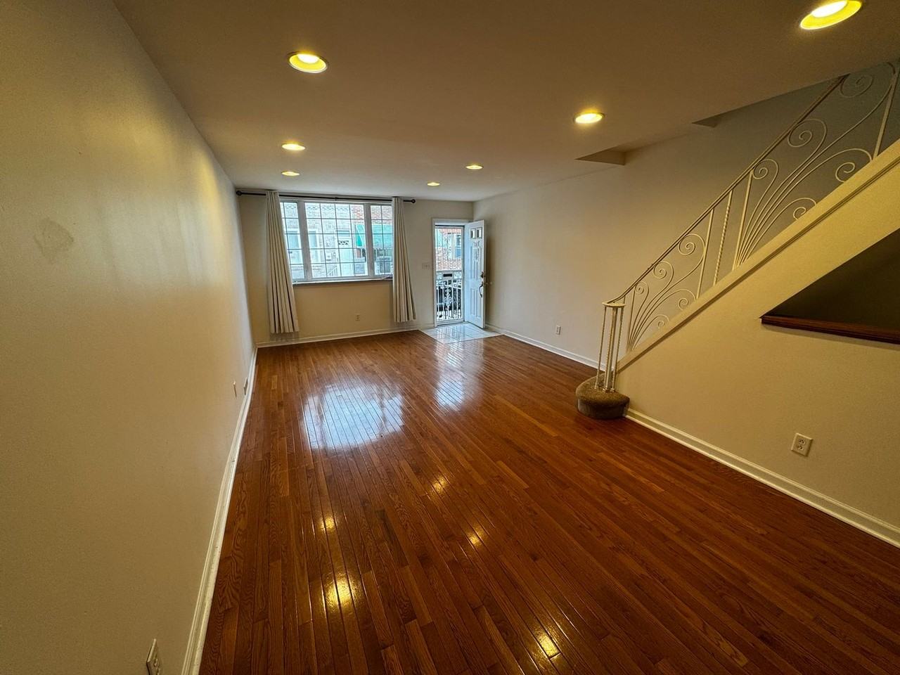 2544 S Sartain St - Photo 3 of 24