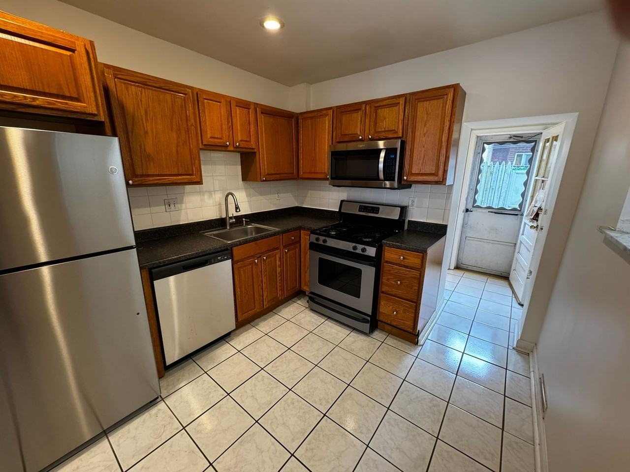 2544 S Sartain St - Photo 5 of 24