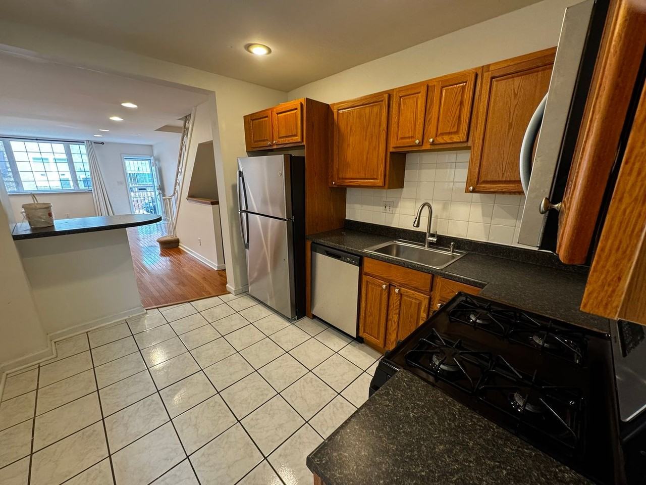 2544 S Sartain St - Photo 6 of 24