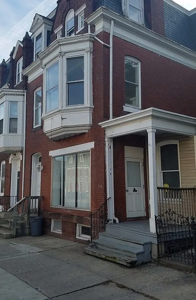 574 W Market St