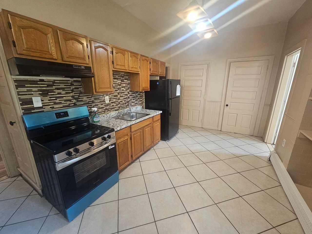 574 W Market St - Photo 2 of 15
