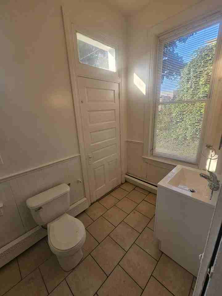 574 W Market St - Photo 4 of 15