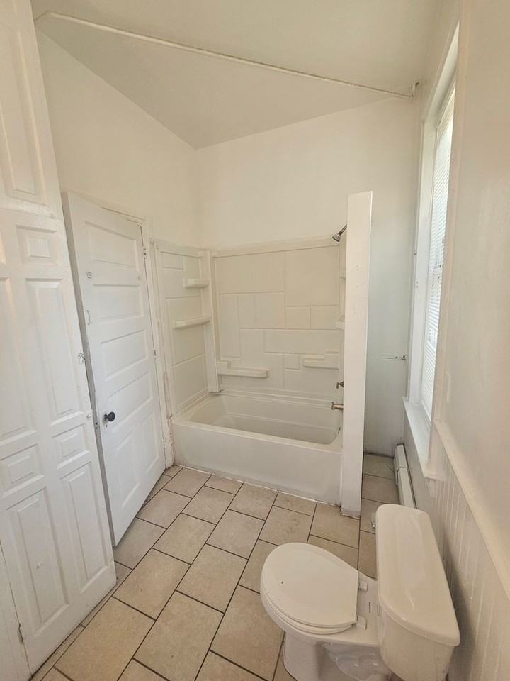 574 W Market St - Photo 5 of 15