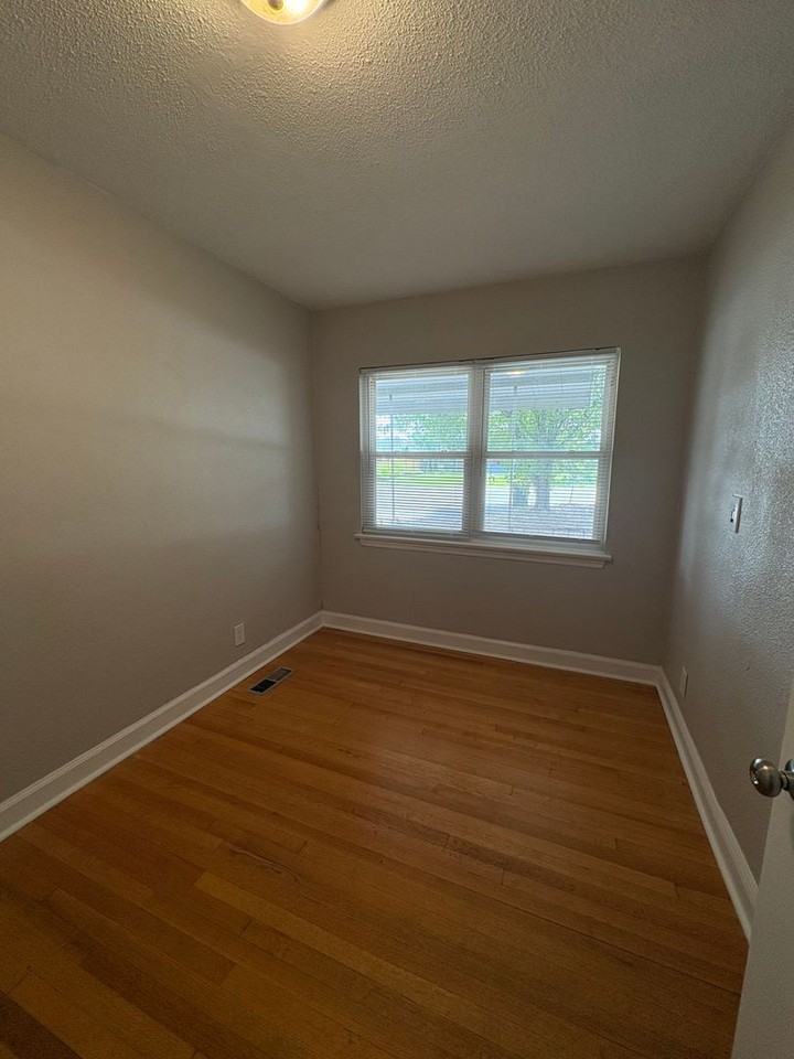 5611 Old Mission Rd - Photo 4 of 16