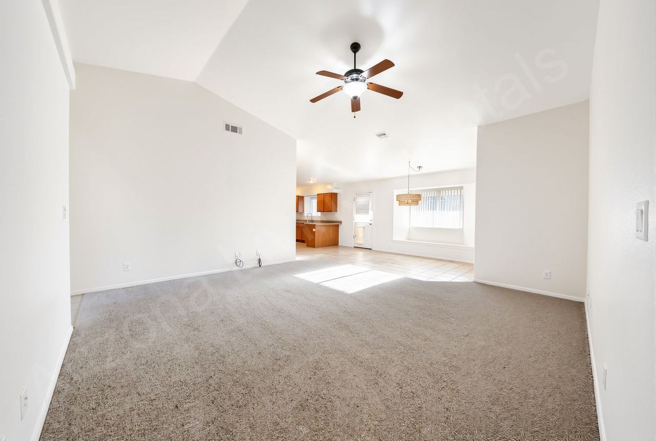 3145 N Jerome St - Photo 6 of 24