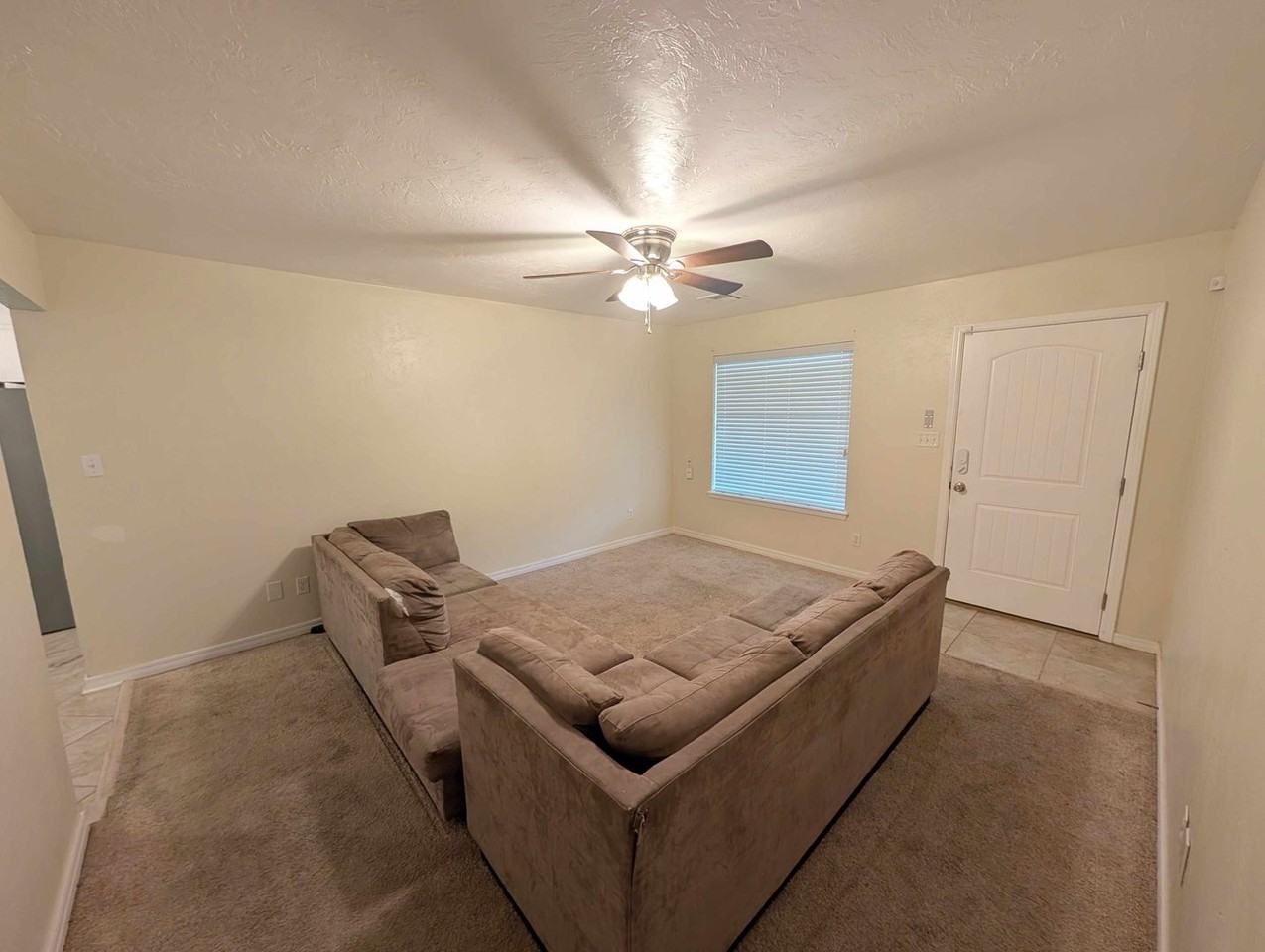 1614 Surrey Dr - Photo 3 of 15