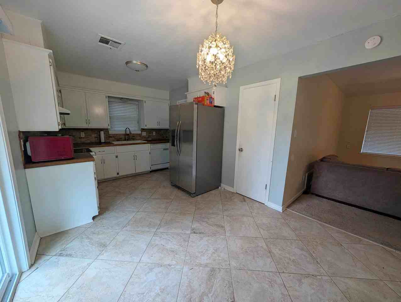 1614 Surrey Dr - Photo 6 of 15