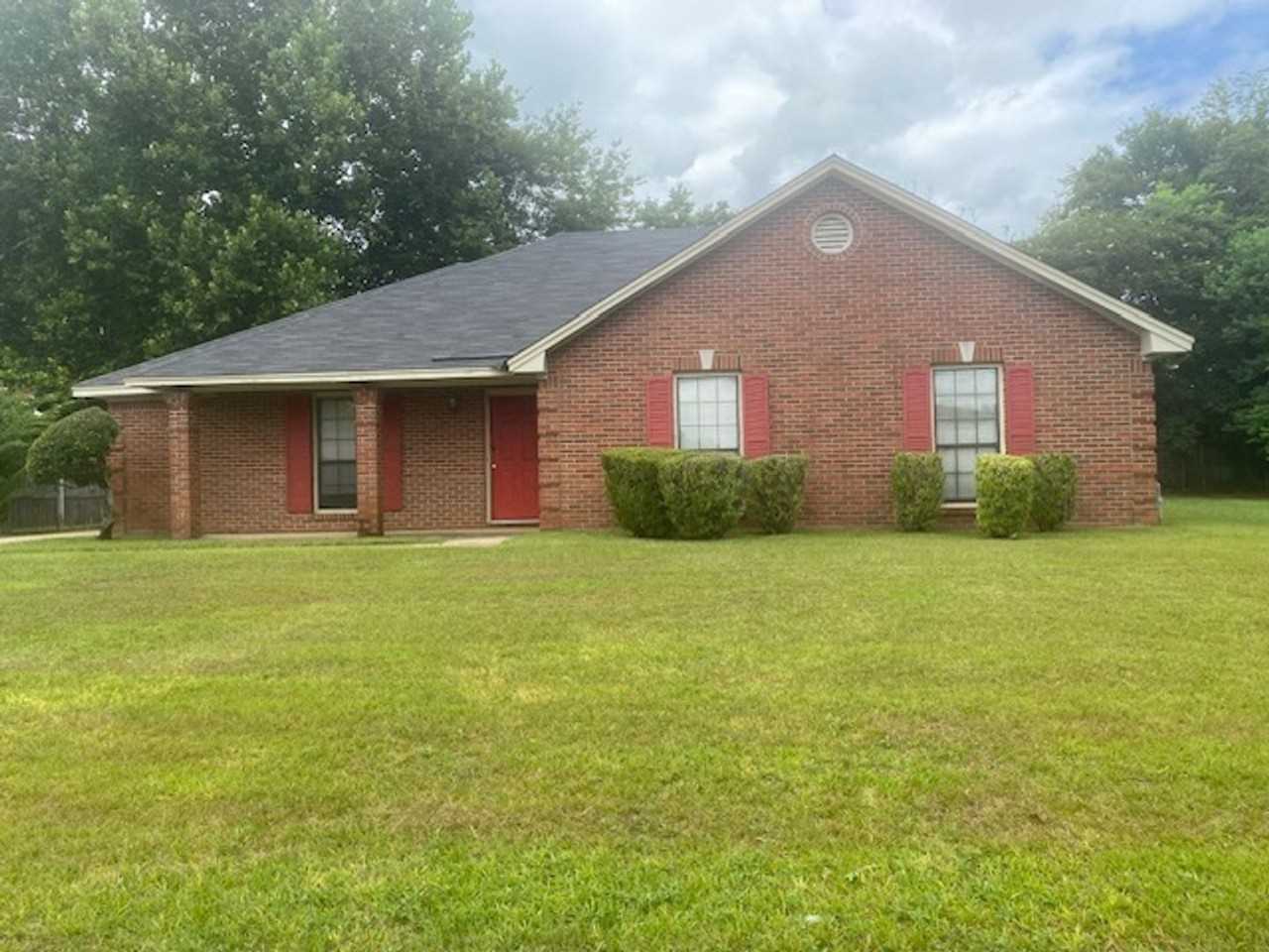 2313 Cedarwood Ln - Photo 2 of 23
