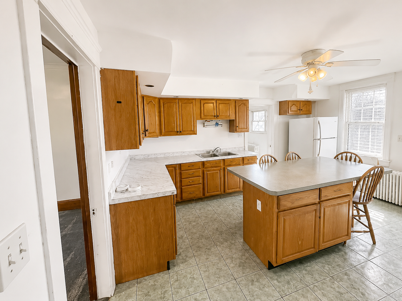 136 N Broad St - Photo 3 of 17