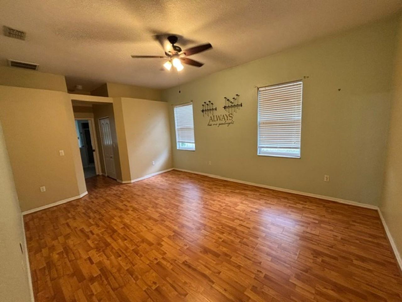 15425 Sonora Dr - Photo 3 of 13