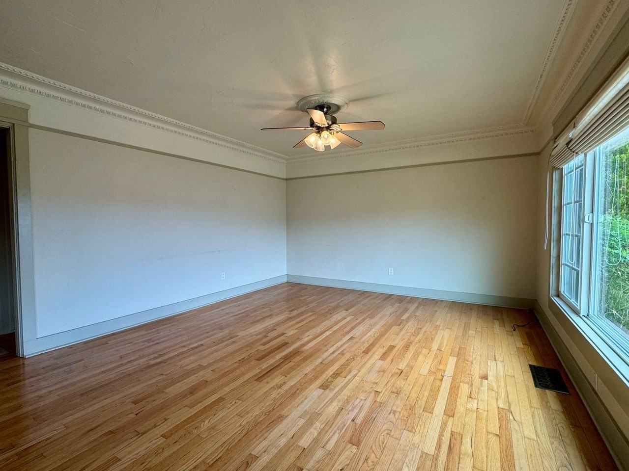 8829 Greenview Pl - Photo 7 of 47