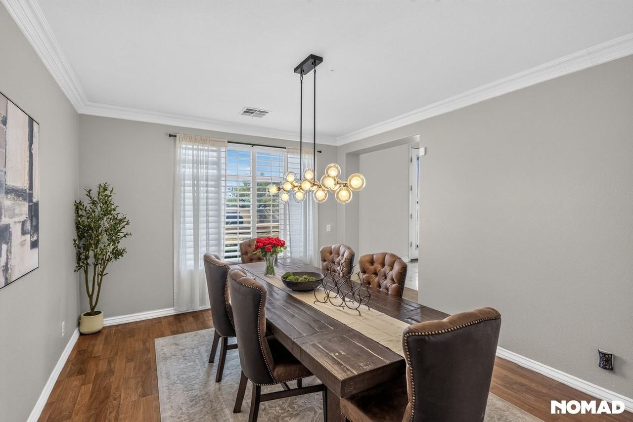 353 Roydale Ave - Photo 4 of 41