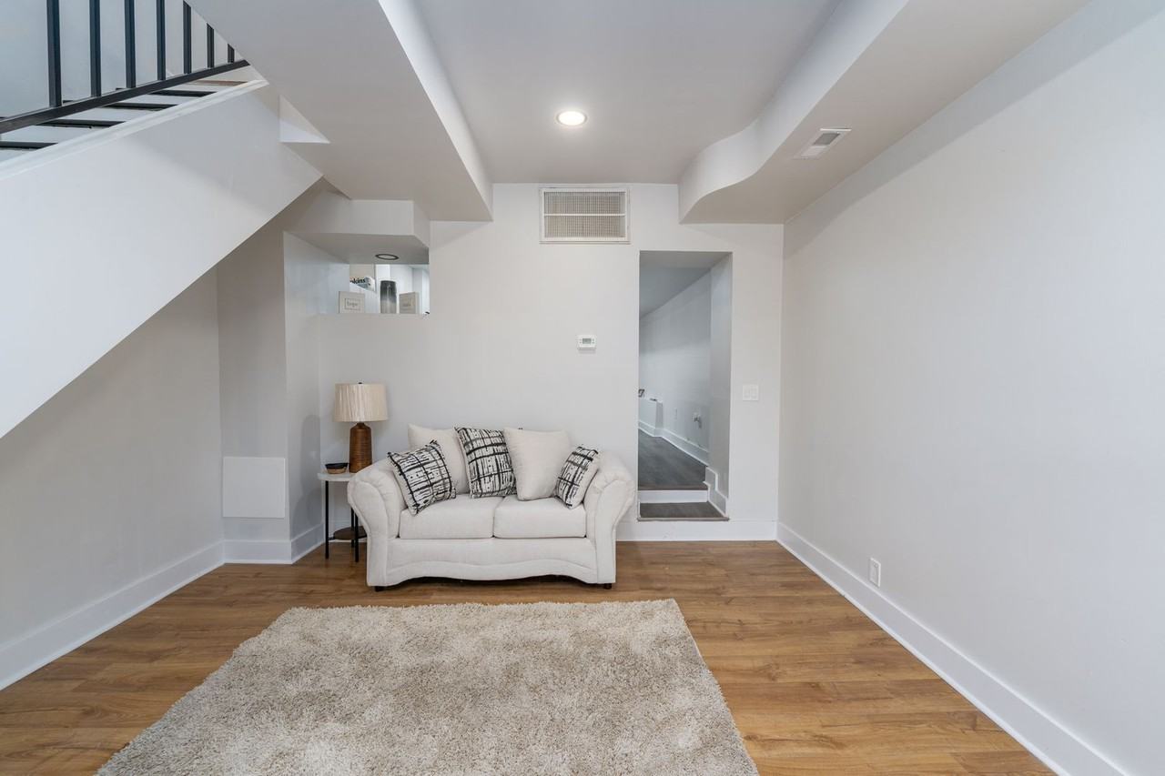 918 Ramsay St - Photo 3 of 21