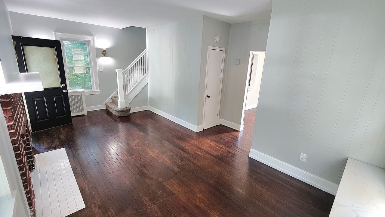 542 N Fairmount St - Photo 3 of 30