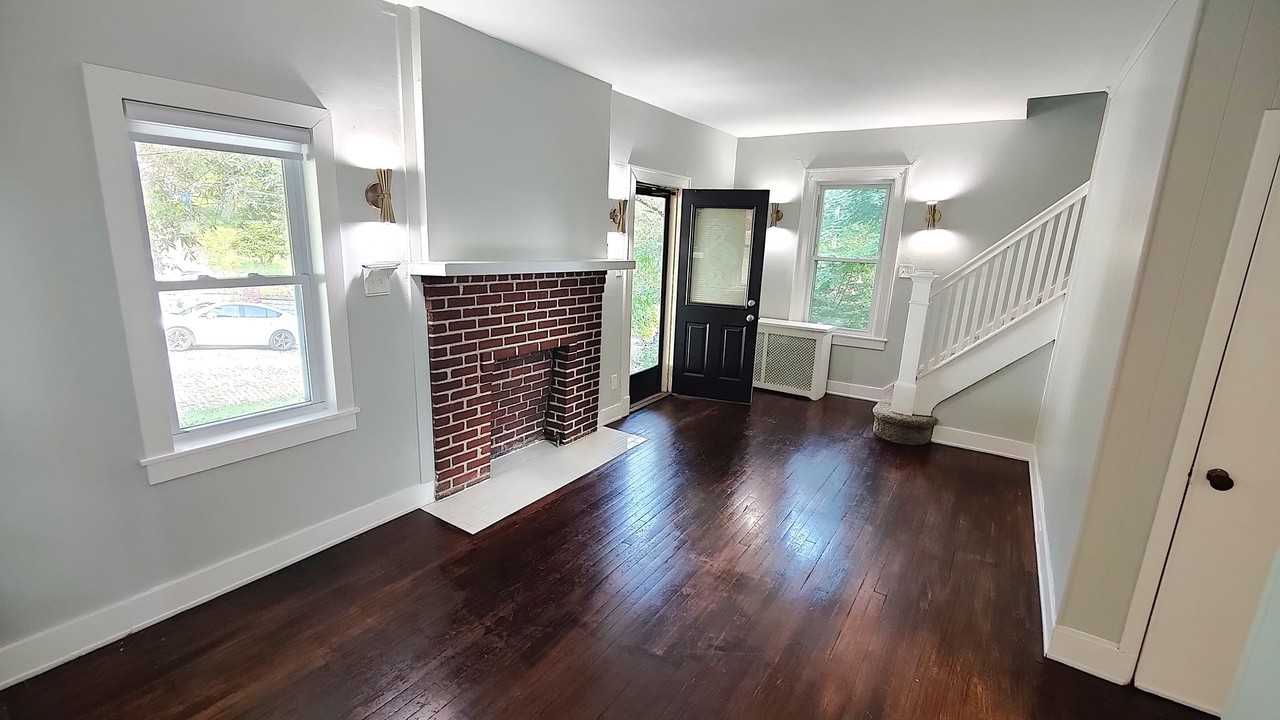 542 N Fairmount St - Photo 4 of 30