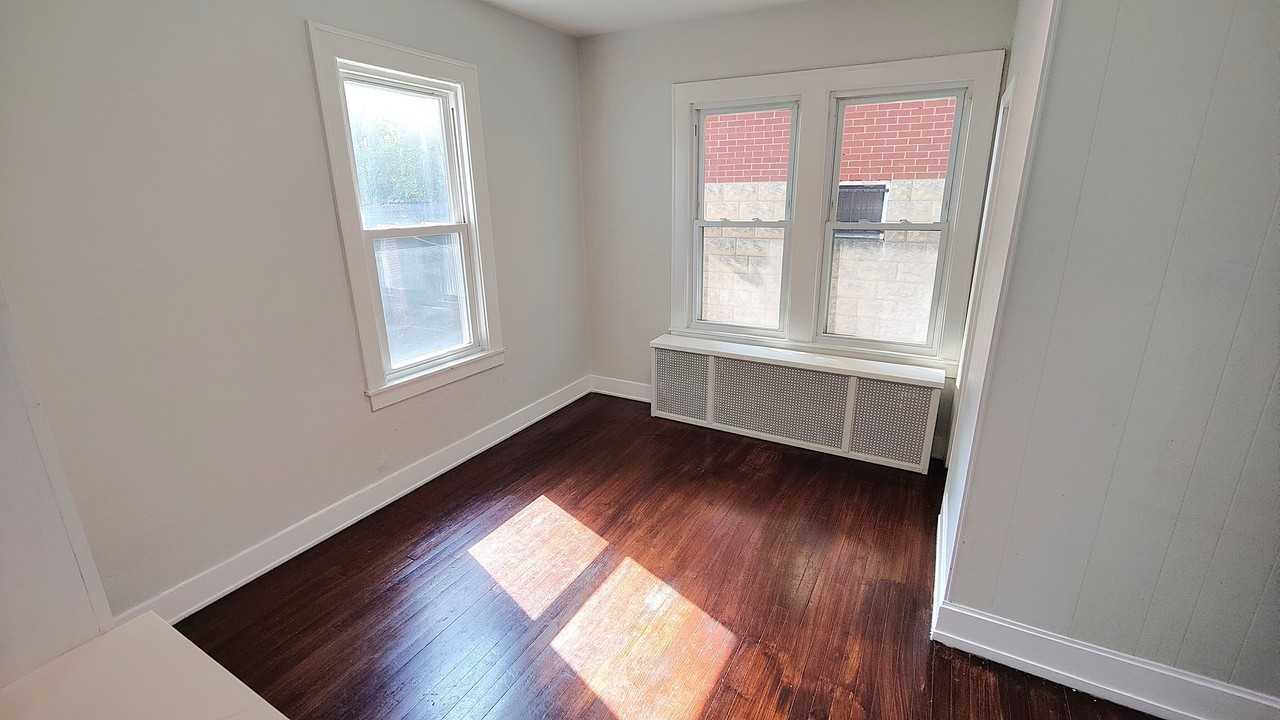 542 N Fairmount St - Photo 6 of 30