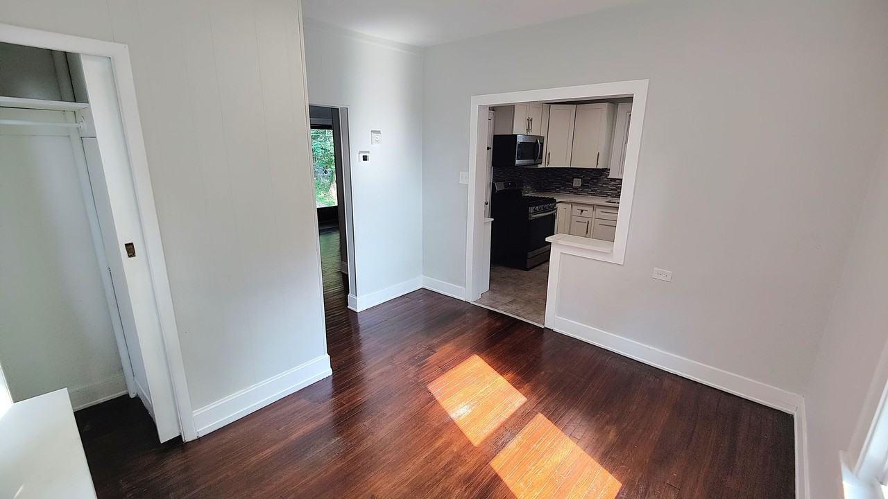 542 N Fairmount St - Photo 7 of 30