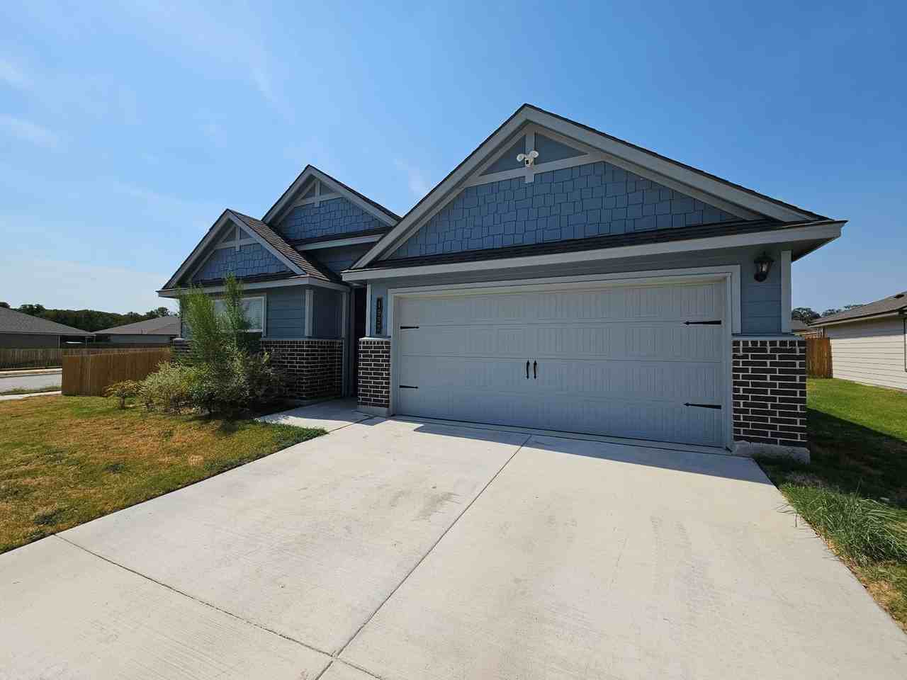 1922 Deodar Dr - Photo 2 of 2