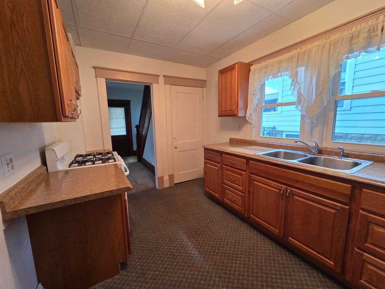310 Sharp St - Photo 5 of 15