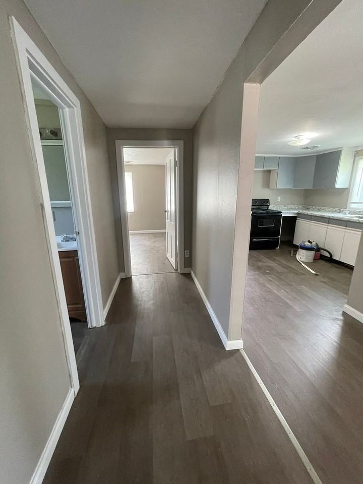 200 E Maple St - Photo 6 of 11