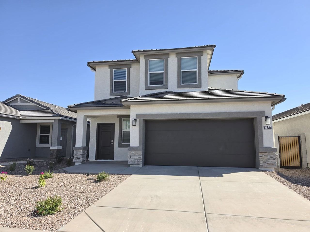 2677 W Simone Ave - Photo 2 of 28