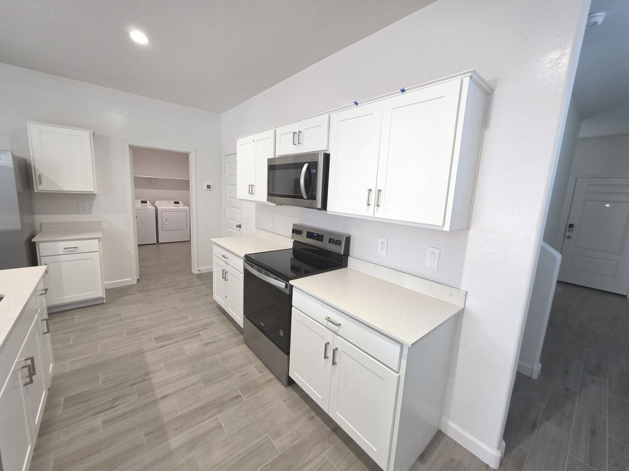 2677 W Simone Ave - Photo 4 of 28