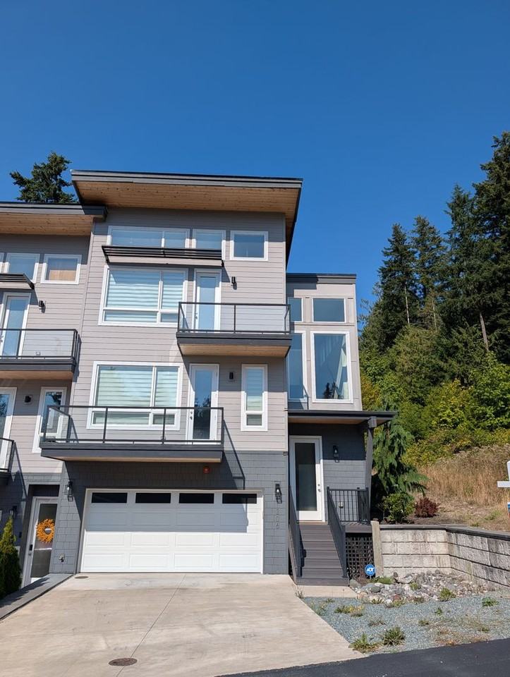 1306 Digby Pl - Photo 2 of 17