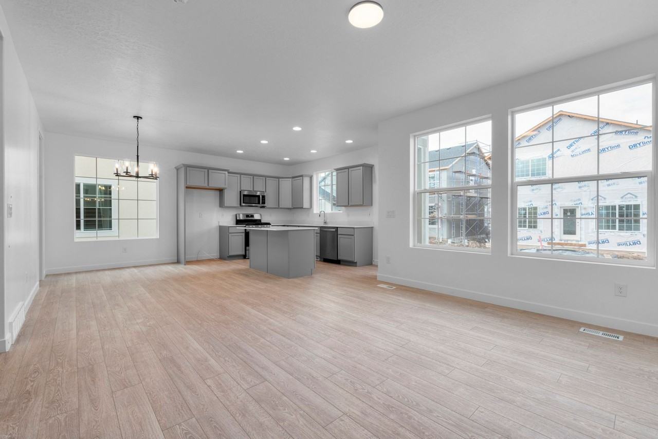1564 N 3150 W - Photo 6 of 20