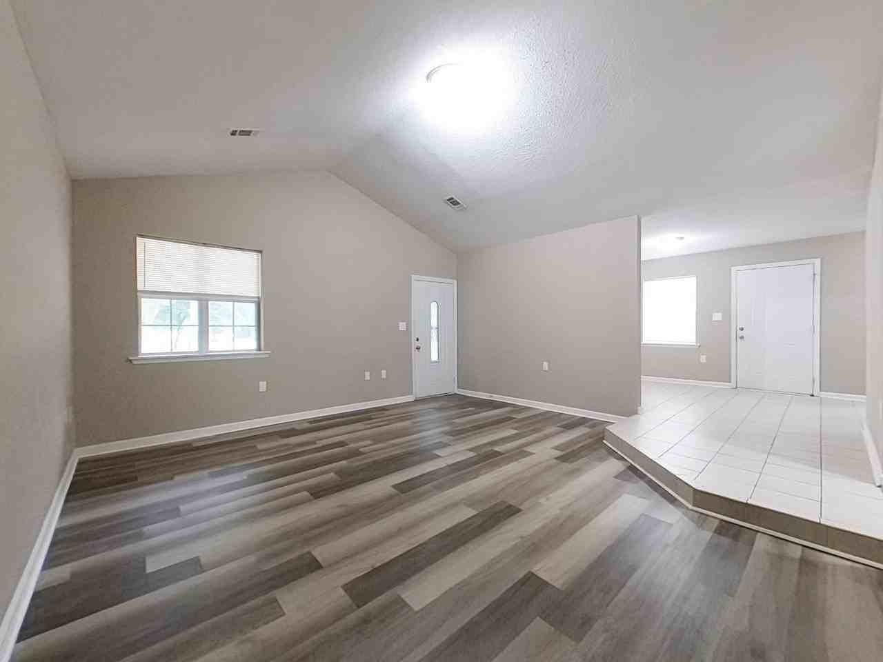 319 Sumter St Ne - Photo 2 of 18