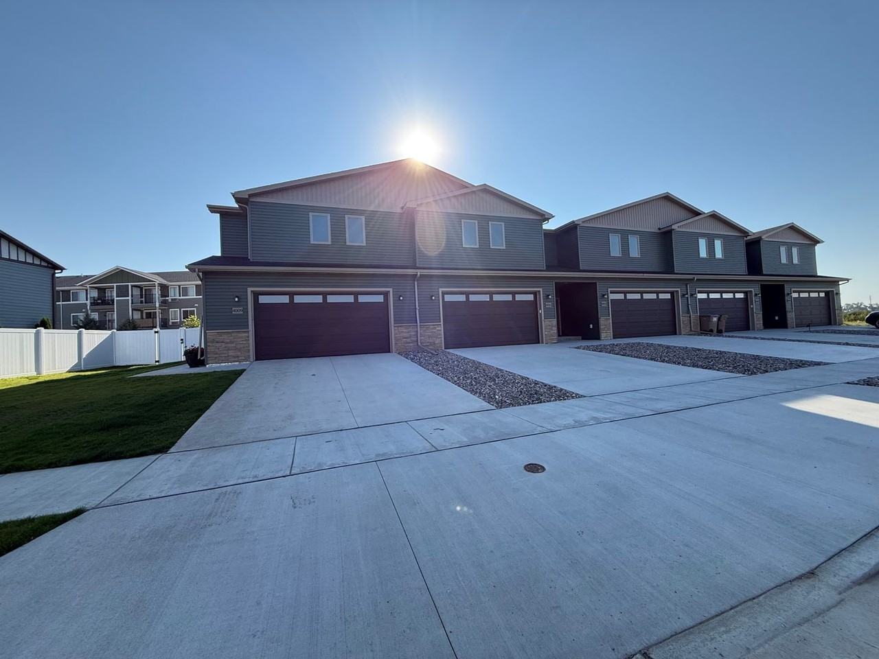 4011 Crossing St Sw - Photo 2 of 16