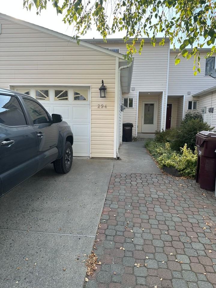294 Nw Clay Ct - Photo 2 of 24